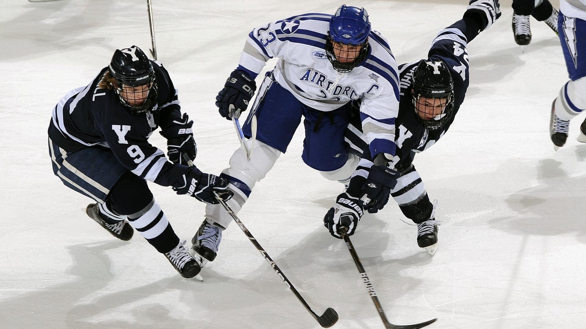 青岛西海岸新援加盟，球队实力再度提升，青岛西海岸签约项目
